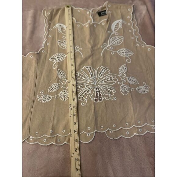 NWT VICI Lennon Eyelet Linen Blend Embroidered Sleeveless Blouse Tan XL - Picture 11 of 12